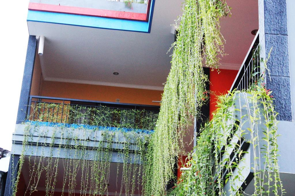 Rena Segara House Kuta Hotel Кута Екстериор снимка