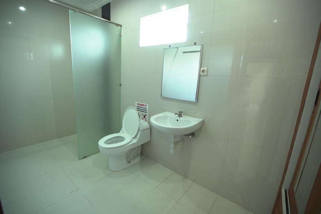 Rena Segara House Kuta Hotel Кута Екстериор снимка
