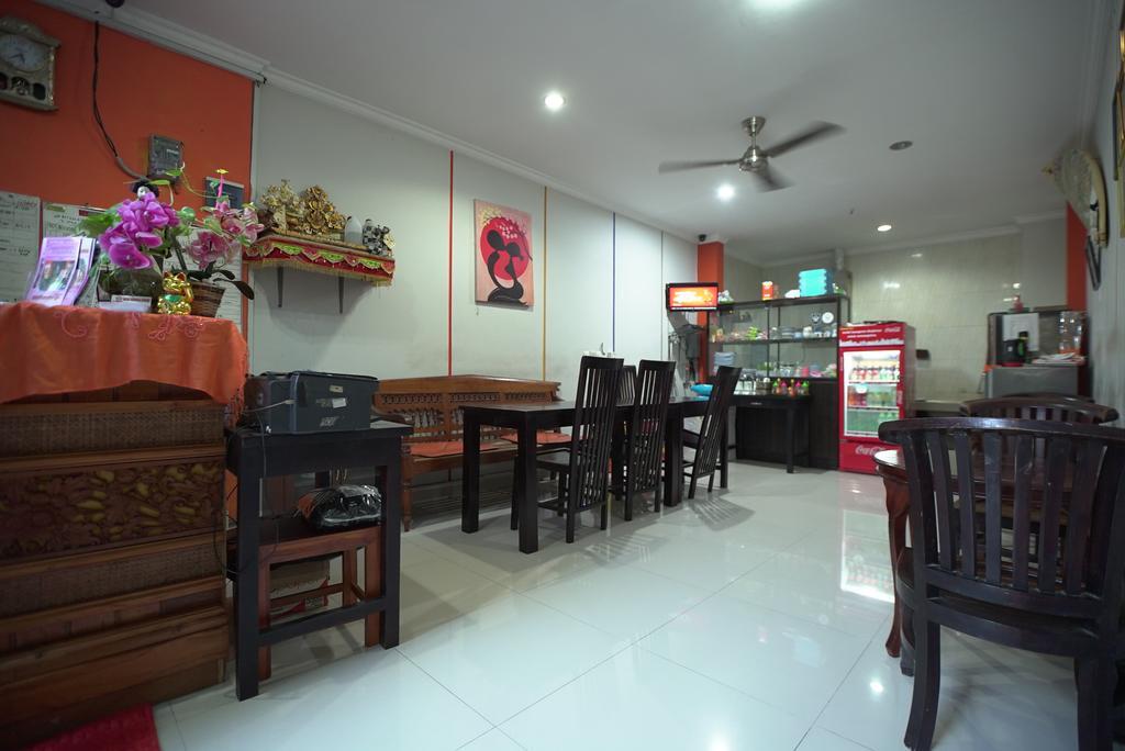 Rena Segara House Kuta Hotel Кута Екстериор снимка