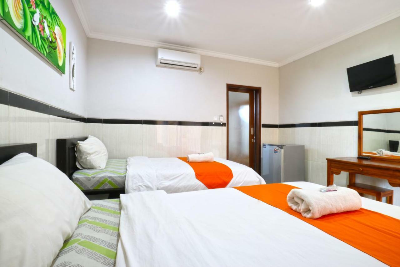 Rena Segara House Kuta Hotel Кута Екстериор снимка