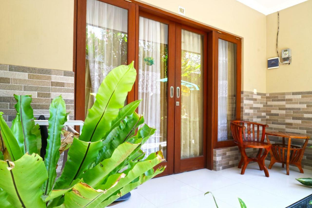 Rena Segara House Kuta Hotel Кута Екстериор снимка