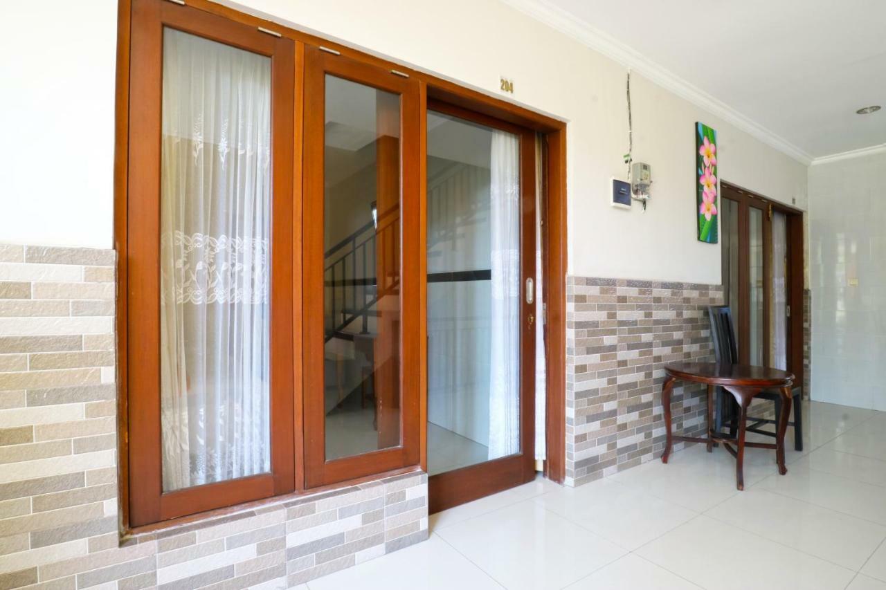 Rena Segara House Kuta Hotel Кута Екстериор снимка