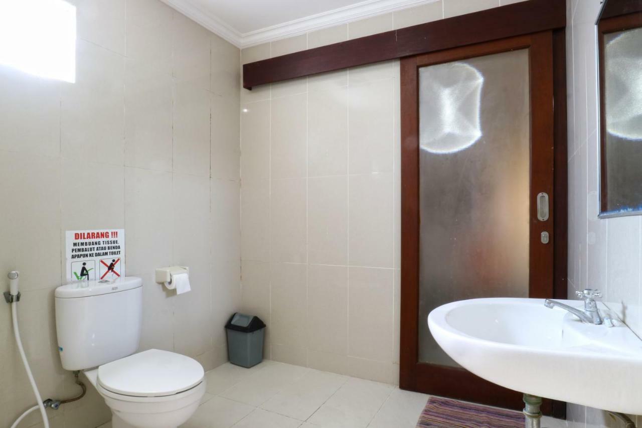 Rena Segara House Kuta Hotel Кута Екстериор снимка